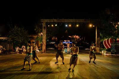 Trai biển Hội An nhảy hiphop, cháy hơn cả sóng