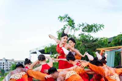 Hình Gốm vẻ đẹp được tạo nên từ đôi bàn tay